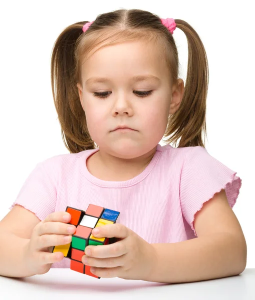 Cute little girl with Rubik's cube — Stock Photo, Image