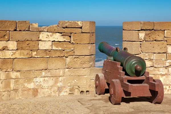 Gamla kanonen i fortet — Stockfoto