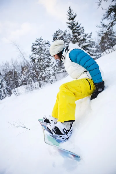 Vinter kvinna med snowboard — Stockfoto
