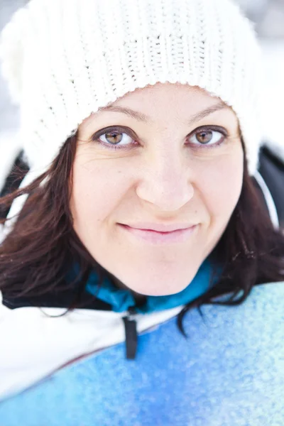 Winterfrau mit Snowboard — Stockfoto