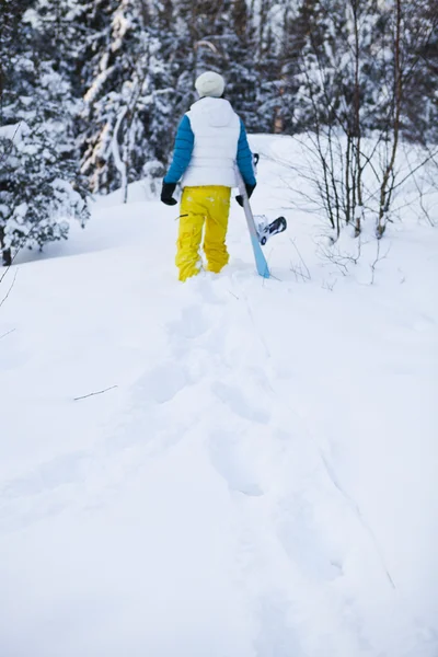 滑雪板的冬季女人 — 图库照片