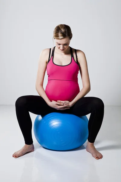孕妇放松 — 图库照片