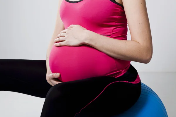 Mujer embarazada relajante —  Fotos de Stock
