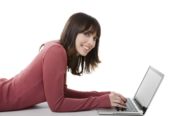 Bella donna con computer portatile — Foto Stock