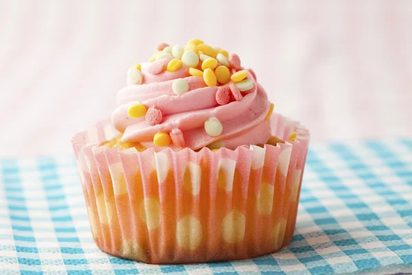 Różowy muffin — Zdjęcie stockowe