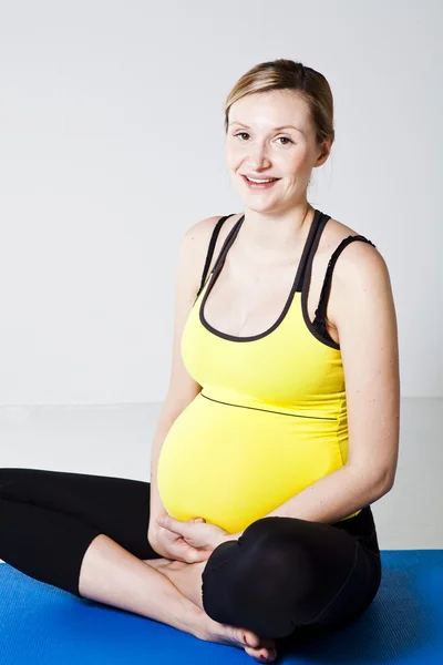 Těhotná žena relaxační — Stock fotografie