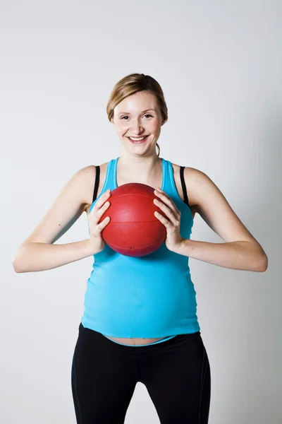 Pregnant woman holding an exercise ball — Stock Photo, Image