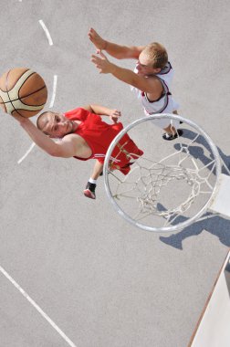 Mahkeme iki basketbol oyuncuları