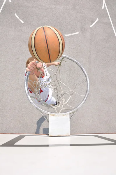 Basketspelare skytte — Stockfoto