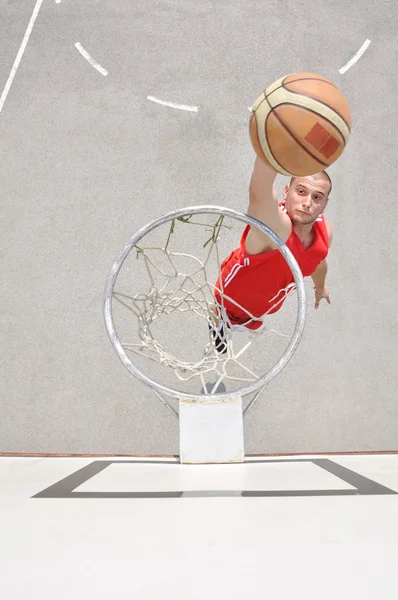 Basketballspieler schießen — Stockfoto