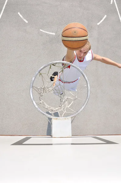 Basketspelare skytte — Stockfoto