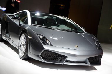 Lamborghini spor araba ekranda