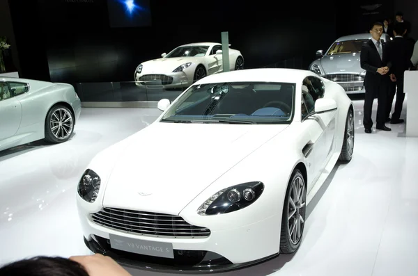 Aston Martin V8 Vantage S sportsvogn udstillet - Stock-foto