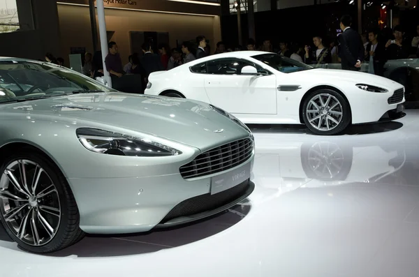 Aston martin virage sport auto op display — Stockfoto