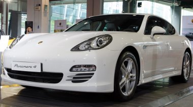 Porsche panamera 4 spor araba