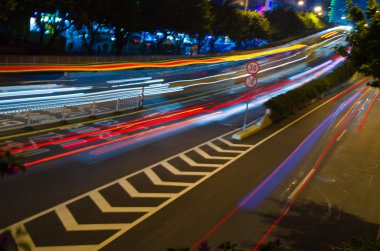 yoğun büyük şehir gece trafiği