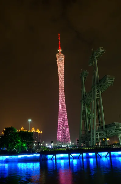 Nowa wieża telewizyjna w Guangzhou, najwyższa wieża tv na świecie — Zdjęcie stockowe