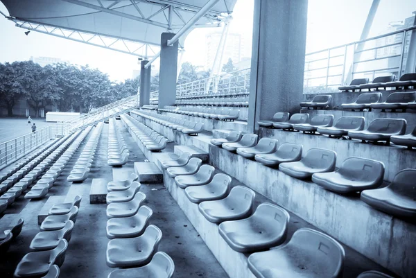Sport stadion lege stoelen — Stockfoto