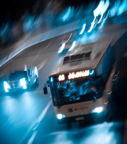 Nachtverkehr in der Großstadt — Stockfoto