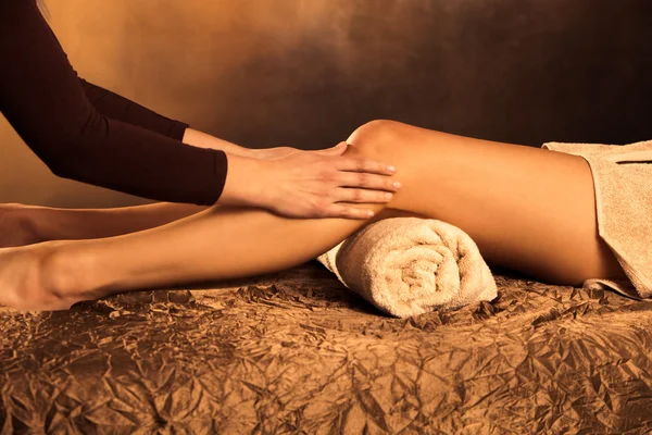 Massagem nas pernas — Fotografia de Stock