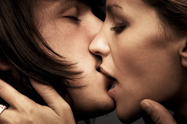 Bacio coppia — Foto Stock