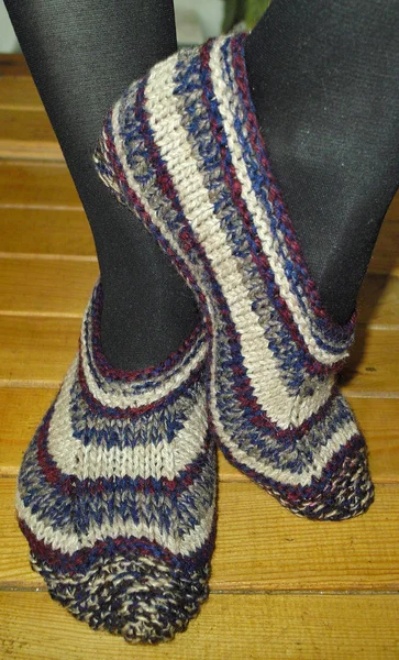 Ručně pletené filcové papuče — Stock fotografie