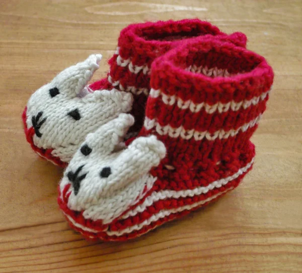 Chaussons bébé tricotés à la main — Photo