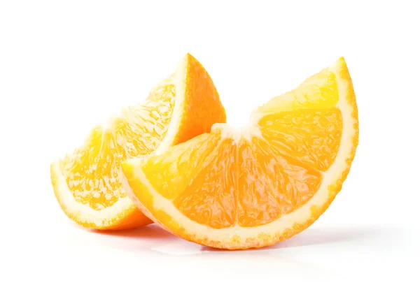 Два ломтика апельсина — стоковое фото