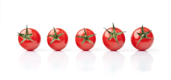 Cinco tomates cereja — Fotografia de Stock