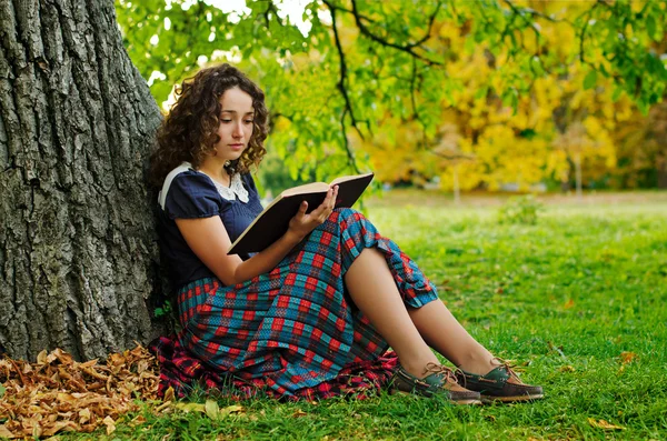 The girl with book — Stock Photo, Image