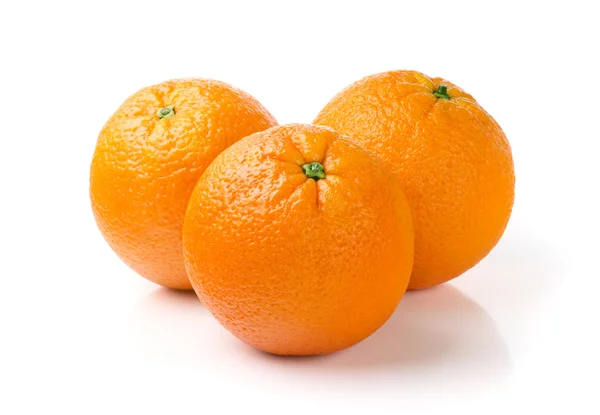 Beyaz arkaplanda portakallar — Stok fotoğraf
