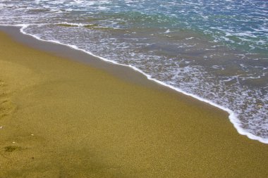 dalga deniz günbatımı altın plaj kum üzerinde