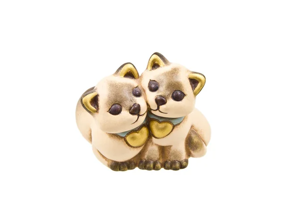 Deux belles statues de chats au cœur doré — Photo