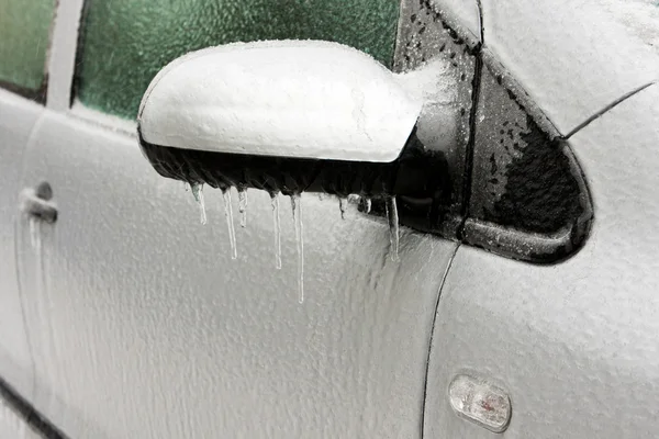 Chuva gelada em um carro — Fotografia de Stock