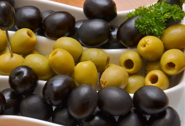 Оливки и маслины крупным планом — Stok fotoğraf