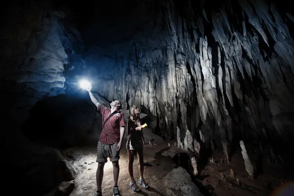Cave. Young couple — Stock Photo, Image