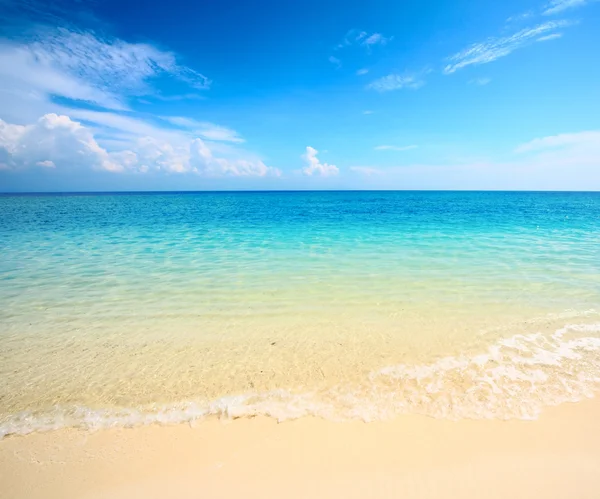 青い澄んだ海 — ストック写真
