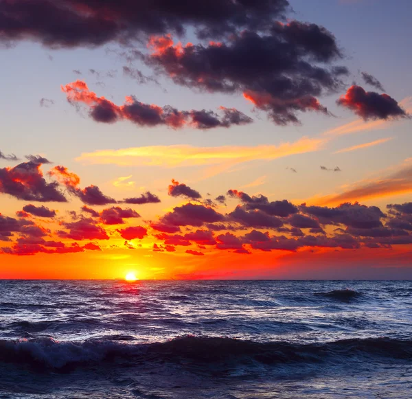 Pôr do sol em um mar — Fotografia de Stock