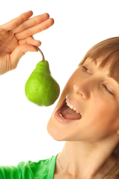Pear を持つ若い女 — ストック写真