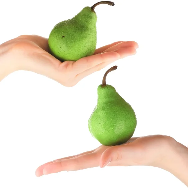 Handen met peren — Stockfoto