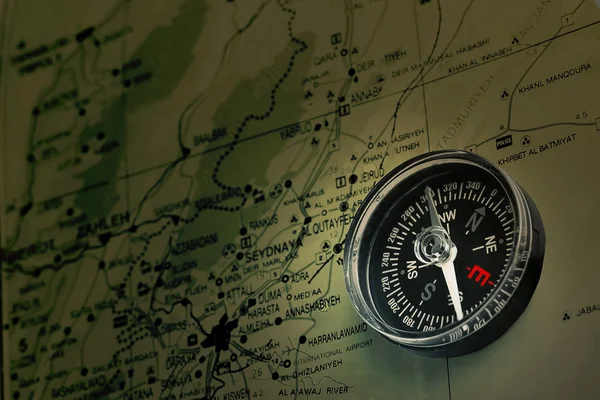 Karta med kompass — Stockfoto