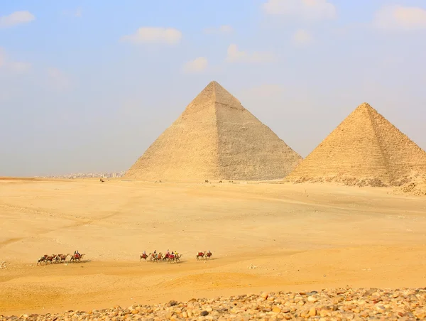 Landschaft mit den ägyptischen Pyramiden — Stockfoto