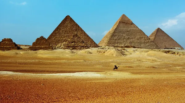 Pyramiden — Stockfoto