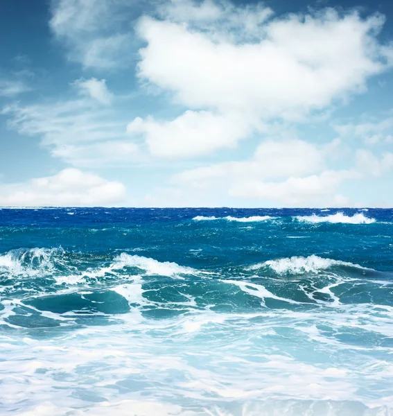 Havet med vågor — Stockfoto