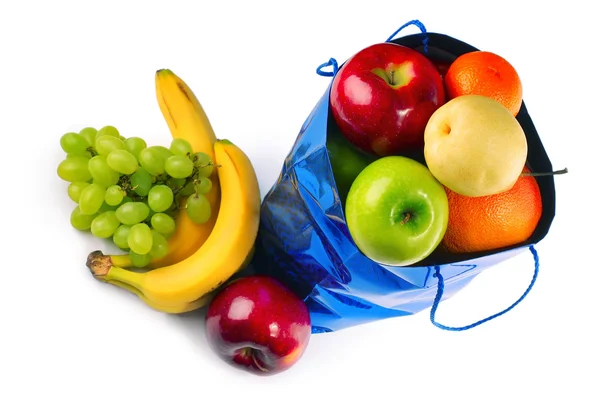 Bolsa con frutas sobre blanco —  Fotos de Stock