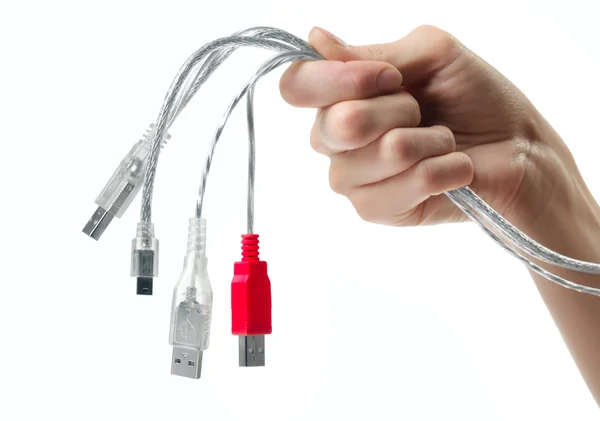 Рука с проводами USB — стоковое фото
