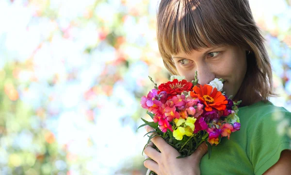 Wanita dengan bunga — Stok Foto
