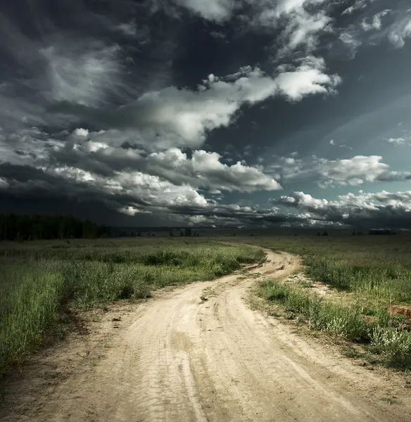Дорога и небо — стоковое фото