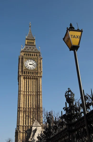 A torre do relógio em Londres — Fotografia de Stock