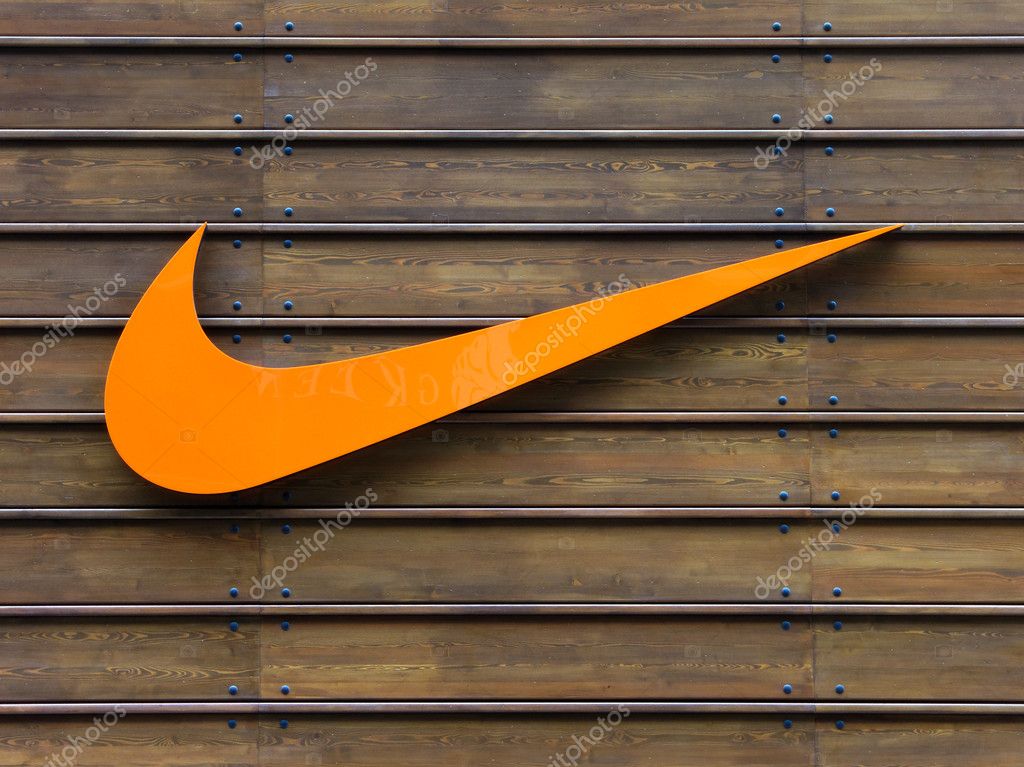 Gobernable estornudar cruzar Nike logo – Stock Editorial Photo © dutourdumonde #10655332